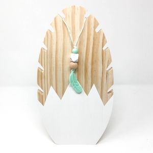 Feather Pendant Teething Necklace (mint)